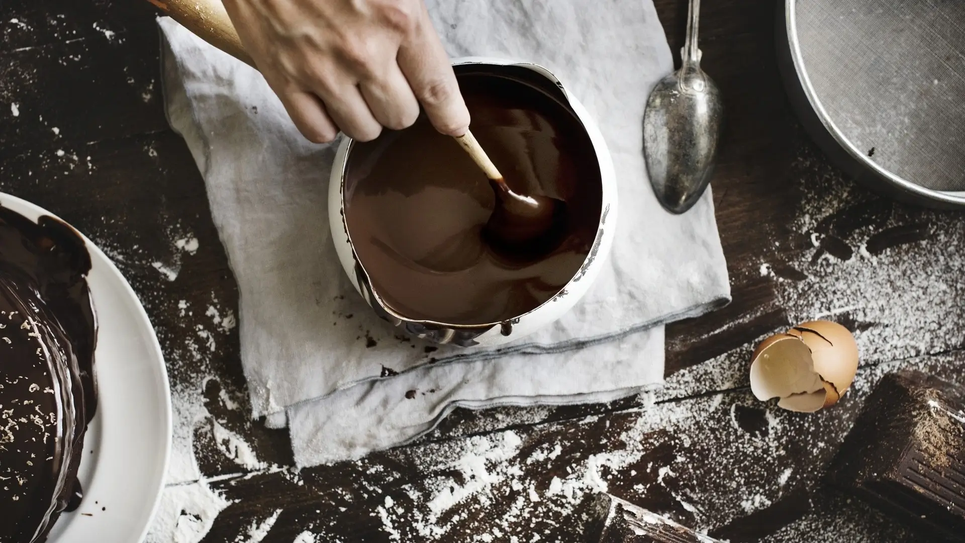 طرز تهیه شکلات خانگی خوشمزه در چند مرحله